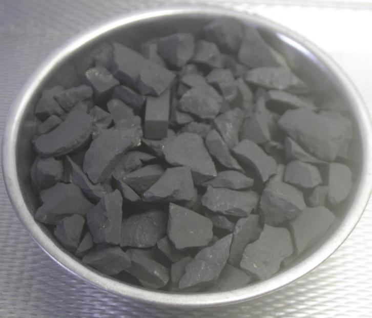 1Kg SHUNGIET watervitalisatie steentjes van ca 1 a 4 cm., Verzamelen, Mineralen en Fossielen, Overige typen, Verzenden