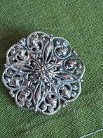 Vintage filigraan jurkclip, Sieraden, Tassen en Uiterlijk, Broches, Overige materialen, Gebruikt, Minder dan 4 cm, Ophalen of Verzenden
