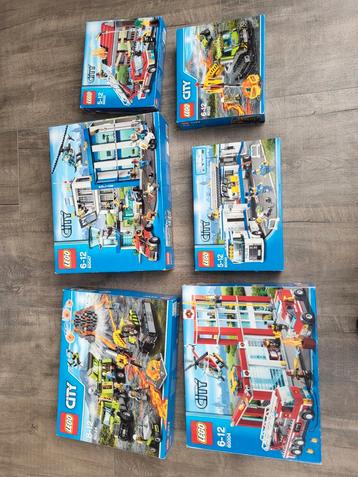 LEGO City Sets - Brandweer, Politie, Vulkaan beschikbaar voor biedingen
