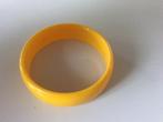 vintage gele armband kunststof, Ophalen of Verzenden, Zo goed als nieuw, Geel, Kunststof of Plastic