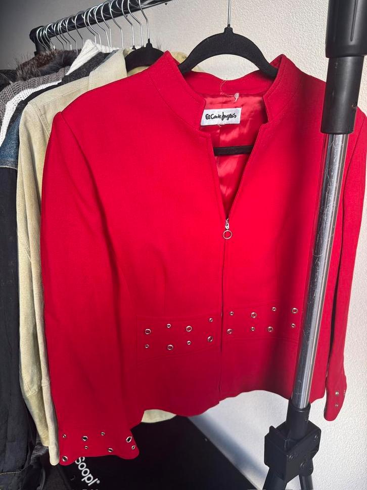 Vintage Y2K rode blazer jasje met zilveren oogjes, Kleding | Dames, Jasjes, Kostuums en Pakken, Zo goed als nieuw, Jasje, Maat 42/44 (L)
