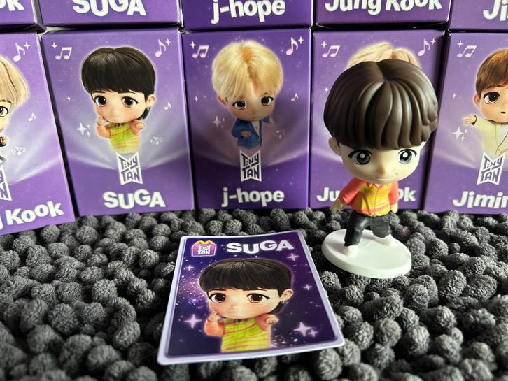 Bts Suga tinytan BTS Tiny tan mc Donalds nieuw in doos, Verzamelen, Poppetjes en Figuurtjes, Nieuw, Ophalen of Verzenden