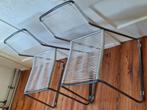 2 metalen stoelen met kunststof gevlochten zitting, Huis en Inrichting, Stoelen, Ophalen, Zo goed als nieuw