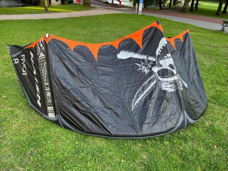 Naish Pivot 8m LTD, Watersport en Boten, Kitesurfen, Zo goed als nieuw, Kite, 8 m², Geen board, Ophalen