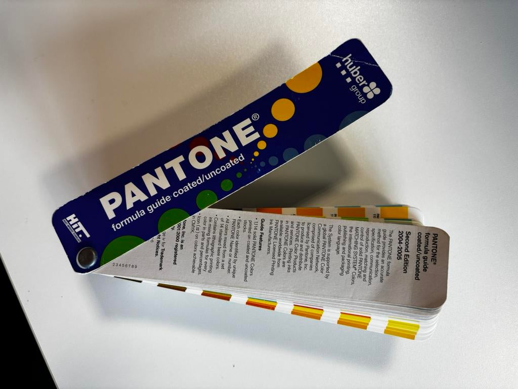 Pantone kleurenwaaier formula guide coated/uncoated, Ophalen of Verzenden, Gelezen