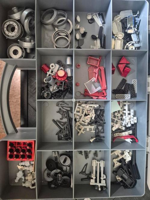 Italeri onderdelendoos met kleinmateriaal (Scania, trailers), Hobby en Vrije tijd, Modelbouw | Auto's en Voertuigen, Zo goed als nieuw