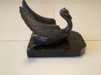 Zwaan sculptuur op zwart marmeren voet, Antiek en Kunst, Ophalen of Verzenden