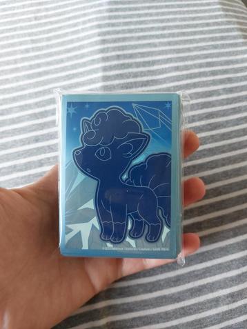 65 st. Alolan Vulpix hoesjes/sleeves beschikbaar voor biedingen