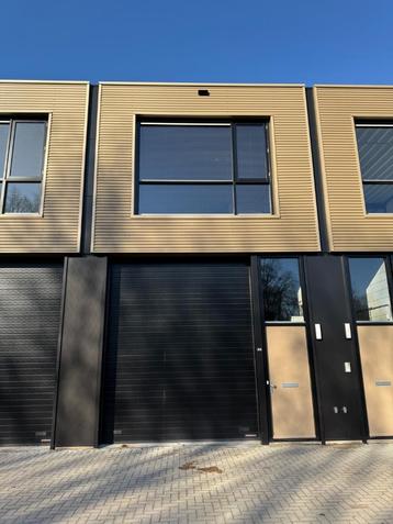 Bedrijfsruimte te huur-138m2 (loods/kantoor) beschikbaar voor biedingen