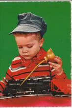 KINDERKAART MINIATUUR STOOMTREIN JONGE MACHINIST STOKER OLIE, Verzamelen, Ansichtkaarten | Nederland, Ophalen of Verzenden, 1960 tot 1980