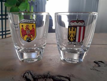 2 borrelglaasjes / shotglaasjes met opdruk en goudkleurig ra beschikbaar voor biedingen