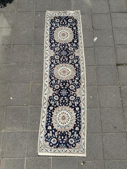 Perzisch tapijt Nain (zijd/silk) 280*77 cm, Huis en Inrichting, Stoffering | Tapijten en Kleden, Zo goed als nieuw, 50 tot 100 cm