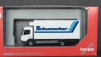 Mercedes Benz Atego 2010 Schumacher 1:87 H0 Herpa Pol, Hobby en Vrije tijd, Verzenden, Zo goed als nieuw, Bus of Vrachtwagen, Herpa