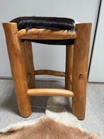 Te koop: leuk en stevig krukje. Hout met geitenhuid., Huis en Inrichting, Ophalen, Gebruikt, Hout