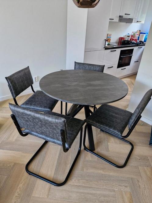 Eetkamertafel (105cm) met 4 stoelen - ophalen in Lunetten, Huis en Inrichting, Complete eetkamers, Zo goed als nieuw, 4 tot 6 stoelen