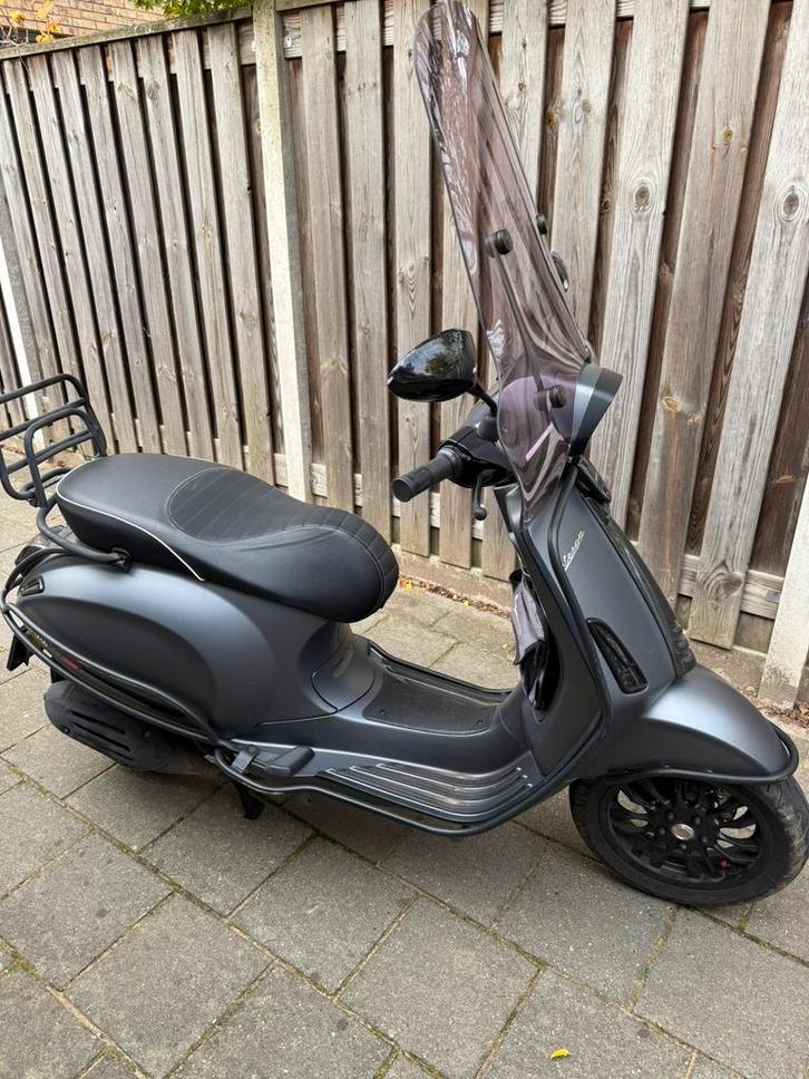 Vespa Sprint 2018, Fietsen en Brommers, Snorfietsen en Snorscooters, Gebruikt, Vespa, Benzine, Ophalen