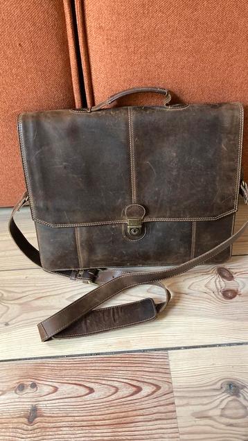Mooie leren Buckle & Seam aktetas laptoptas beschikbaar voor biedingen
