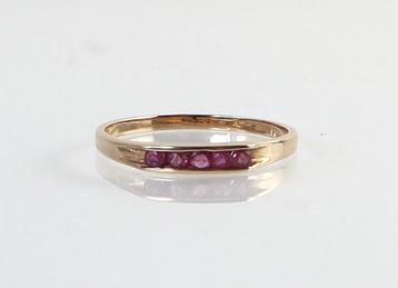 Gouden ring met robijnen, rijring  beschikbaar voor biedingen