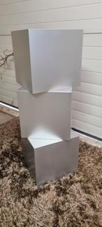 Tafel kubus zilverkleur 2 stuks., Gebruikt, Minder dan 55 cm, Hout, Ophalen
