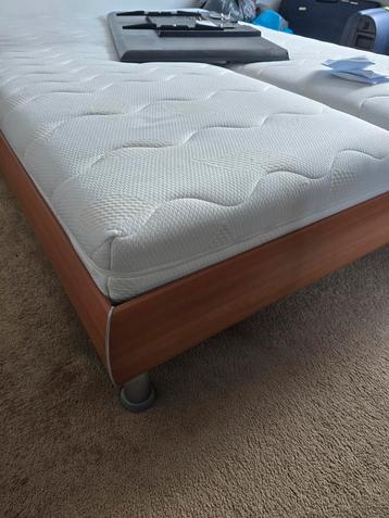 Hulsta Electrisch Bed + Matrassen + afstandsbed 160x200 cm beschikbaar voor biedingen