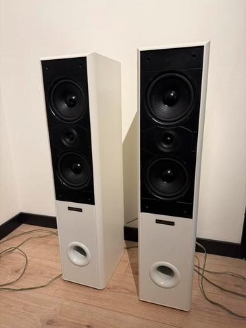 Te koop speakers met versterker  beschikbaar voor biedingen