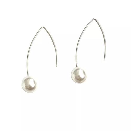 Vrolijke witte parel oorbellen (A1080), Sieraden, Tassen en Uiterlijk, Oorbellen, Nieuw, Hangers, Wit, Ophalen of Verzenden