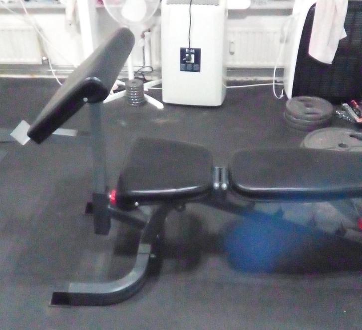 HALTERBANK MET BICEPS- EN BEENCURL, Sport en Fitness, Fitnessmaterialen, Zo goed als nieuw, Fitnessbank, Armen, Benen, Borst, Buik