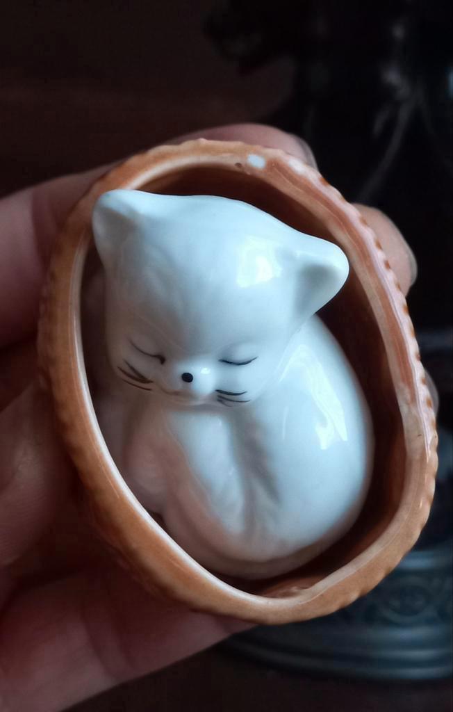 Vintage geglazuurd keramieken poezen beeldje–Handgeschilderd, Antiek en Kunst, Antiek | Keramiek en Aardewerk, Ophalen of Verzenden