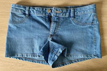 Lichtblauw dames spijkerbroekje / short maat 38 (m) beschikbaar voor biedingen