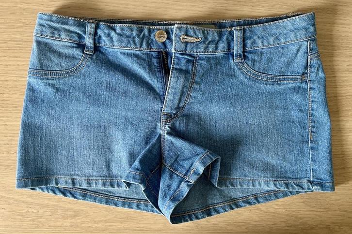 Lichtblauw dames spijkerbroekje / short maat 38 (m), Kleding | Dames, Spijkerbroeken en Jeans, Zo goed als nieuw, W30 - W32 (confectie 38/40)