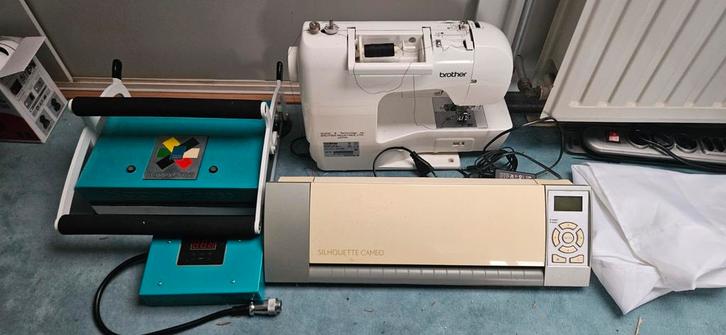 Broher Naaimachine, pers en snijmachine., Hobby en Vrije tijd, Borduren en Borduurmachines, Gebruikt, Borduurmachine, Ophalen