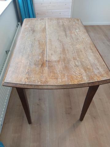 Facet eikenhouten tafel beschikbaar voor biedingen