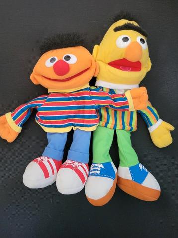 Bert en ernie handpoppen