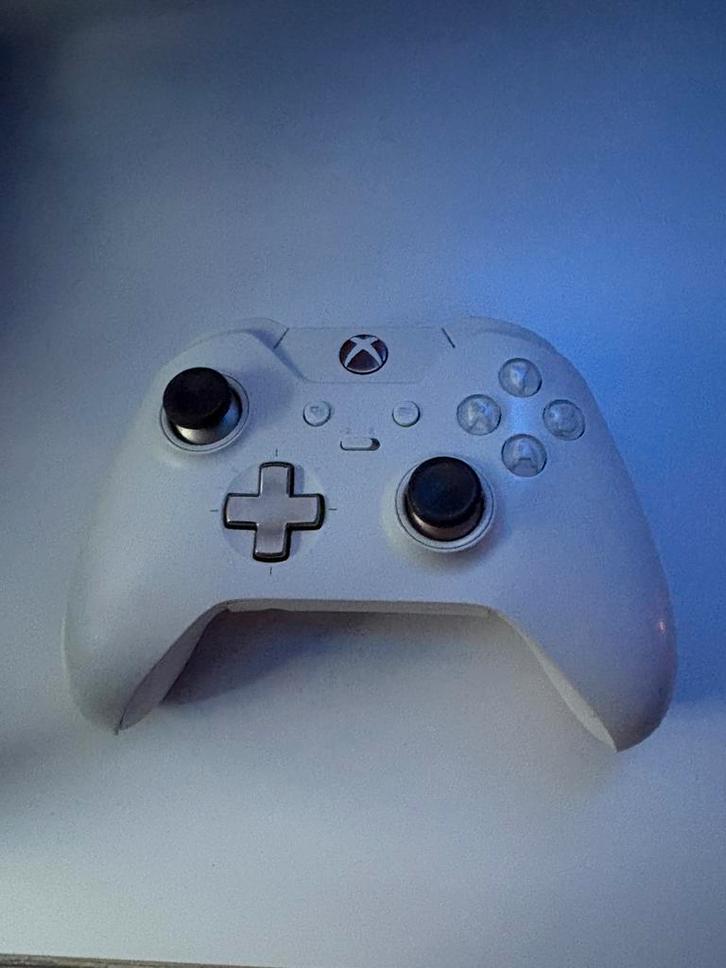 xbox elite series 1 controller inclusief 2 batterij packs, Spelcomputers en Games, Spelcomputers | Xbox | Accessoires, Gebruikt