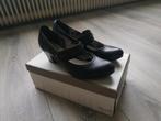 Opvallen mooi pump met leder binnenzool maat 38/39, Pumps, Venturini, Zwart, Ophalen of Verzenden
