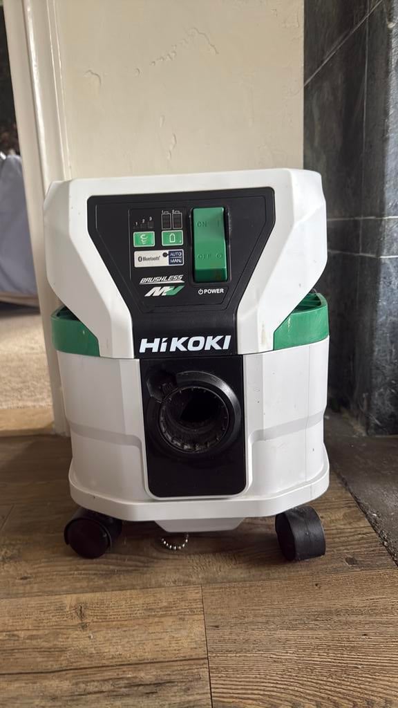 Stofzuiger Hikoki op accu, Ophalen, Zo goed als nieuw