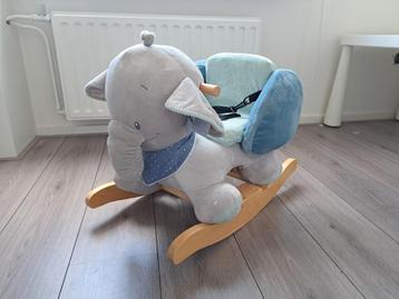 Hobbeldier olifant beschikbaar voor biedingen