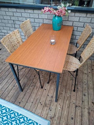 Eettafel met 4 stoelen 1.40x70 cm  beschikbaar voor biedingen