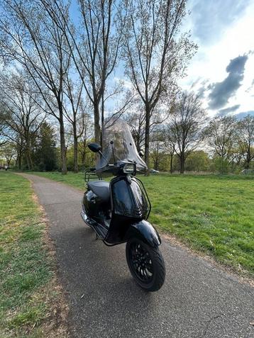 Vespa sprint 2017 beschikbaar voor biedingen