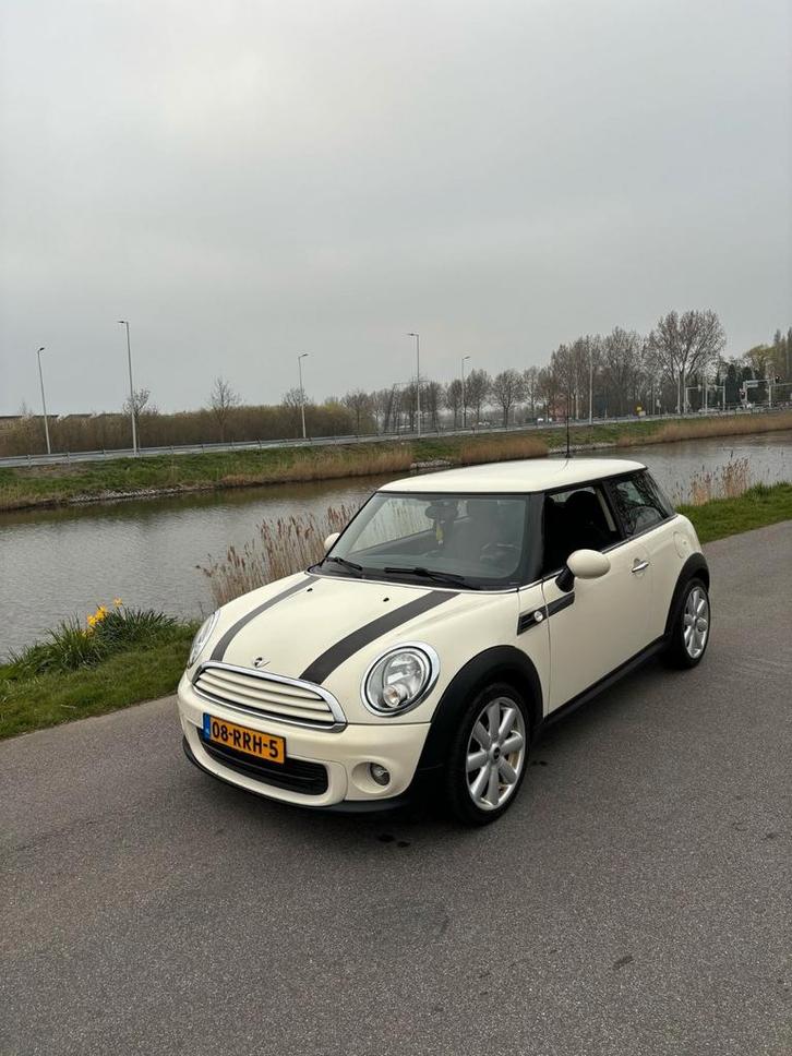 Mini Cooper One (R56)1.6  75pk 2011 Wit, Auto's, Mini, Particulier, Benzine, B, Hatchback, Handgeschakeld, Origineel Nederlands