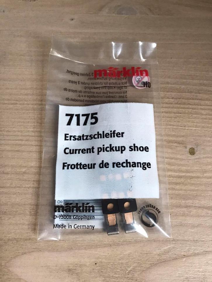 Te koop: 2 stuks Marklin 7175 sleepcontact in OVP., Hobby en Vrije tijd, Modeltreinen | H0, Nieuw, Rails, Wisselstroom, Märklin