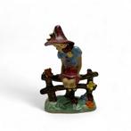 Etha Lempke voor plateelbakkerij ~ Sculptuur meisje op hekje, Antiek en Kunst, Ophalen of Verzenden