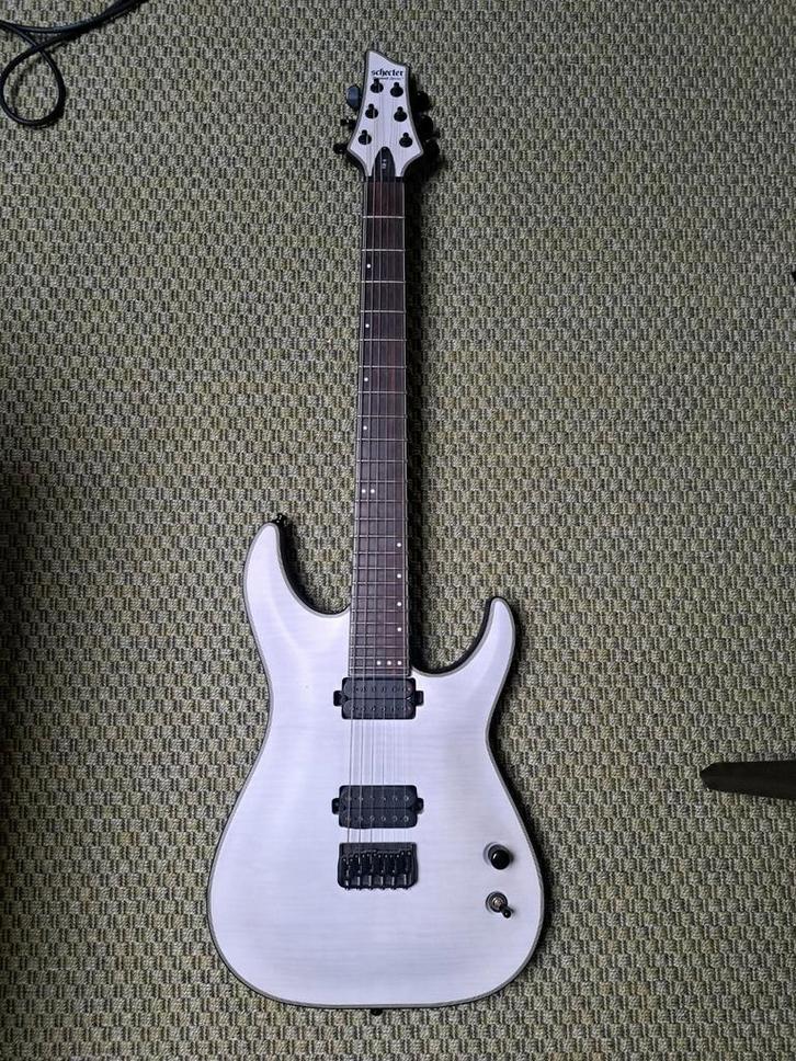 Schecter km6, Hobby en Vrije tijd, Overige Hobby en Vrije tijd, Zo goed als nieuw, Ophalen