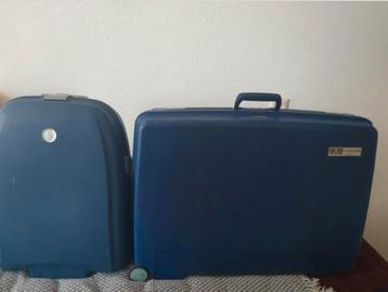 2 koffers een groot een klein beschikbaar voor biedingen