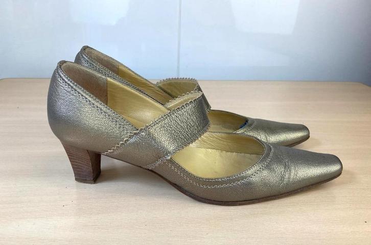 Nalini geheel van leer schoenen met hakje goud 40 ZGAN, Kleding | Dames, Schoenen, Zo goed als nieuw, Schoenen met lage hakken