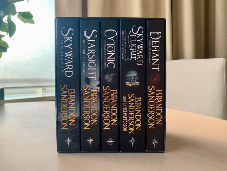 Skyward Series Boxed Set Brandon Sanderson Paperback ZGAN, Boeken, Fantasy, Zo goed als nieuw, Ophalen of Verzenden
