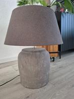 Stoere betonnen lamp met kap – industrieel en stijlvol, Ophalen, Zo goed als nieuw, Stof, Minder dan 50 cm