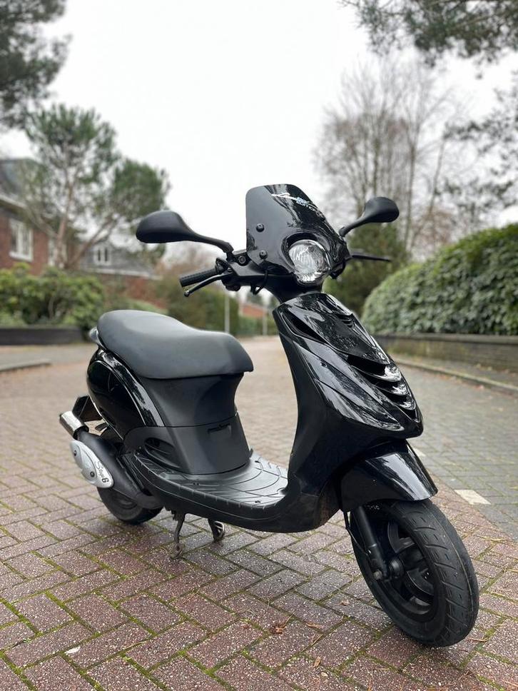 Zip 70cc brom, Fietsen en Brommers, Scooters | Piaggio, Zo goed als nieuw, Zip, Tweetakt, Ophalen of Verzenden