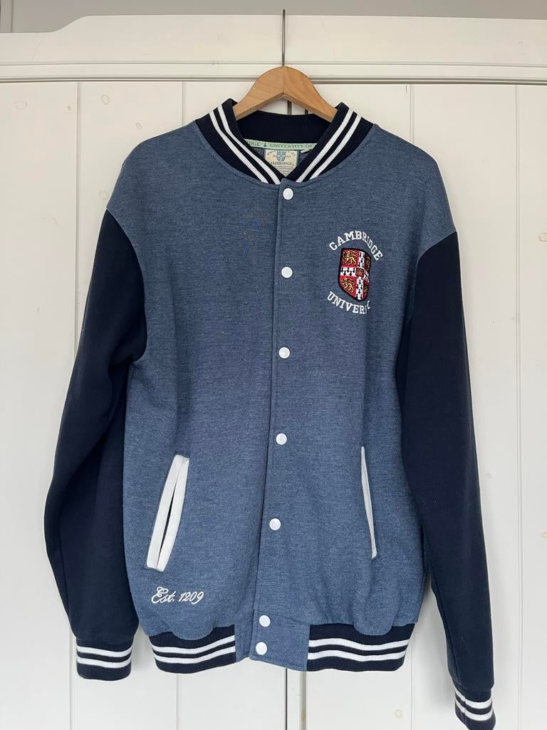 Cambridge Varsity Jacket - Vintage Stijl, Ophalen of Verzenden, Zo goed als nieuw, Maat 52/54 (L), Blauw