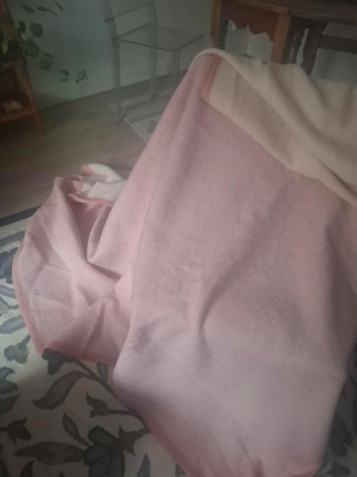 Groot tweepersoons scheerwollen vintage roze/beige deken, Huis en Inrichting, Woonaccessoires | Plaids en Woondekens, Zo goed als nieuw